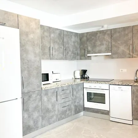 Apartmán Renovated 2 Bedroom In Center, Carabeo Area Nerja