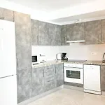 Апартаменти Renovated 2 Bedroom In Center, Carabeo Area Нерха