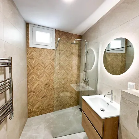 Apartment Renovated 2 Bedroom In Center, Carabeo Area *