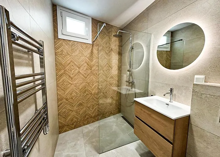 Renovated 2 Bedroom In Center, Carabeo Area アパート ネルハ