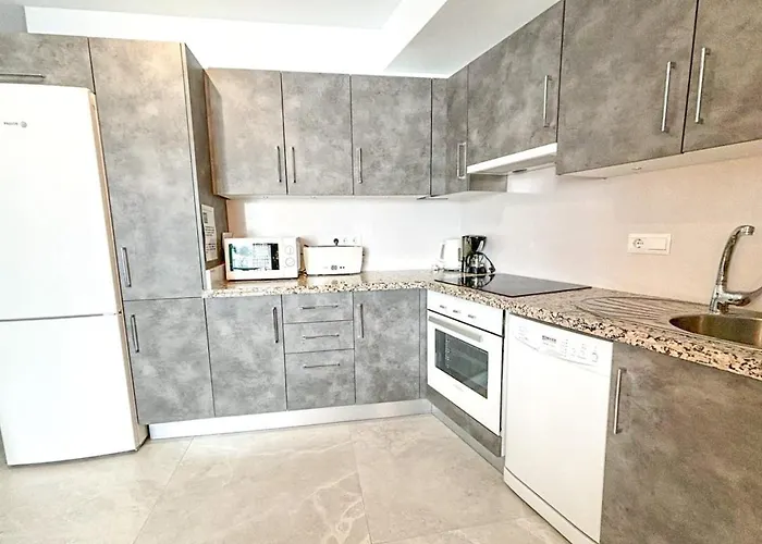 Renovated 2 Bedroom In Center, Carabeo Area