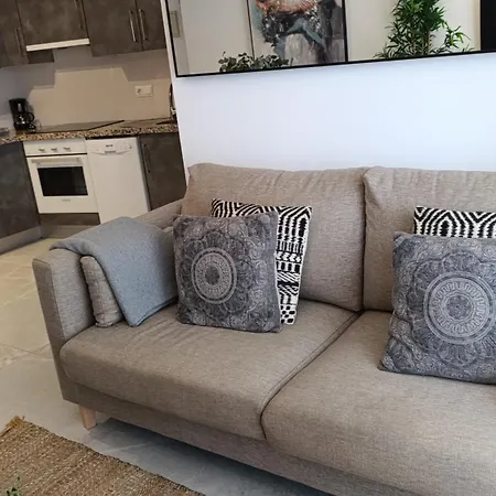 Renovated 2 Bedroom In Center, Carabeo Area Apartment