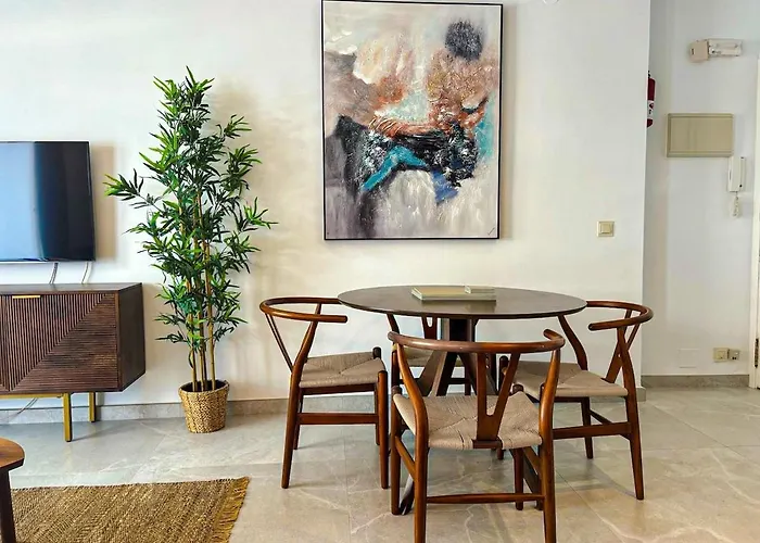 Renovated 2 Bedroom In Center, Carabeo Area Apartment *