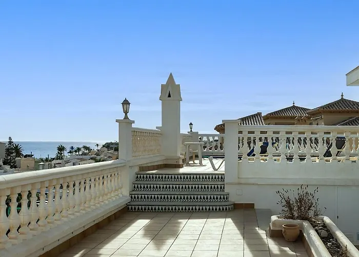 Renovated 2 Bedroom In Center, Carabeo Area Apartment