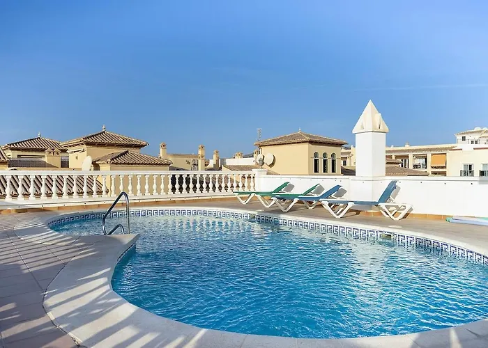 Renovated 2 Bedroom In Center, Carabeo Area