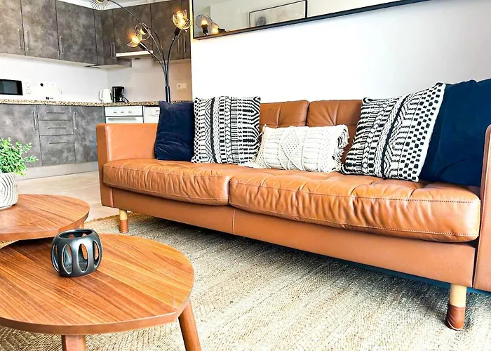 Apartmán Renovated 2 Bedroom In Center, Carabeo Area